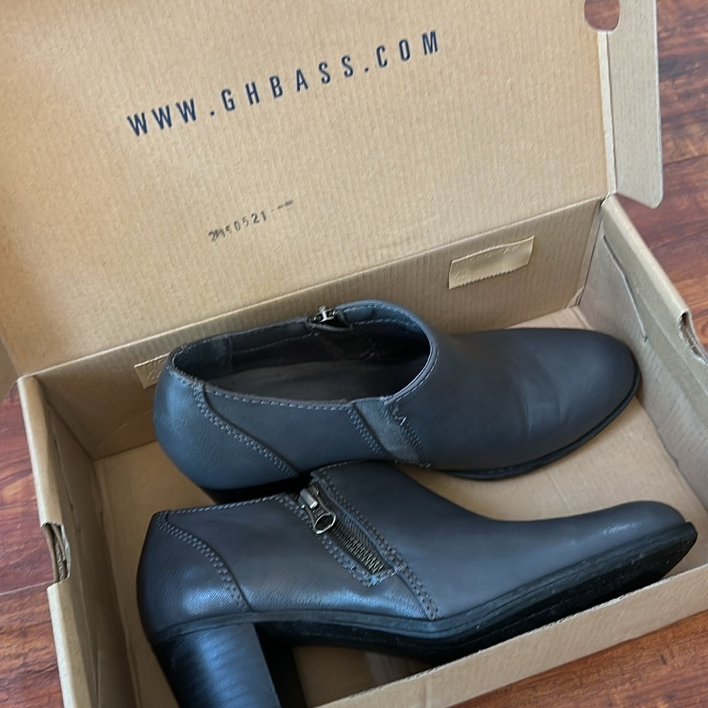 G. H. Bass Tiana charcoal gray heeled bootie Shoes with zipper size 10 - Picture 12 of 13